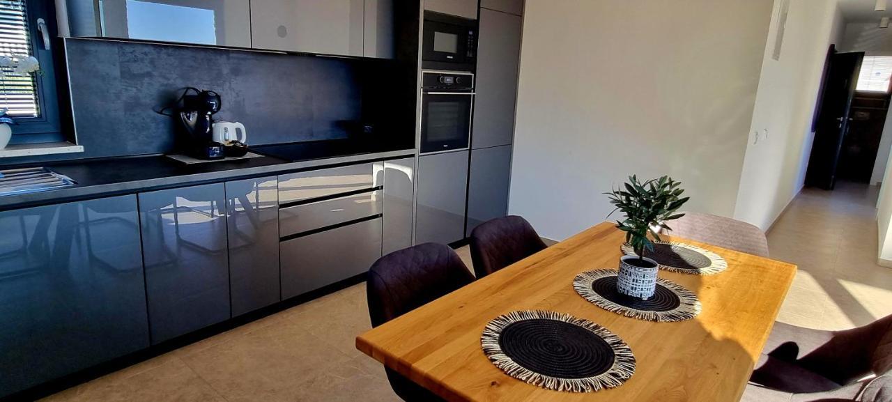 Dinary Apartman Vir Exterior photo