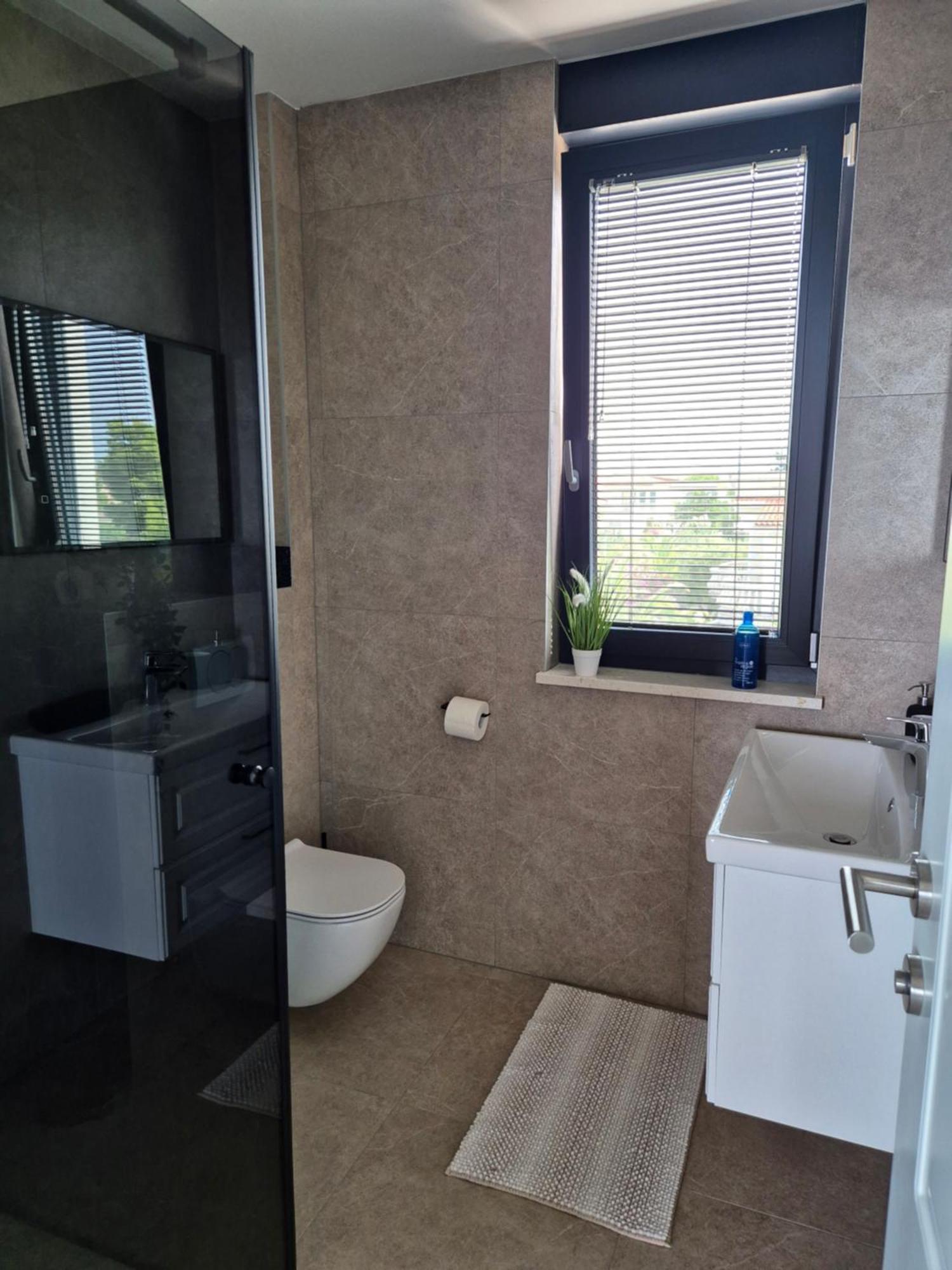 Dinary Apartman Vir Exterior photo